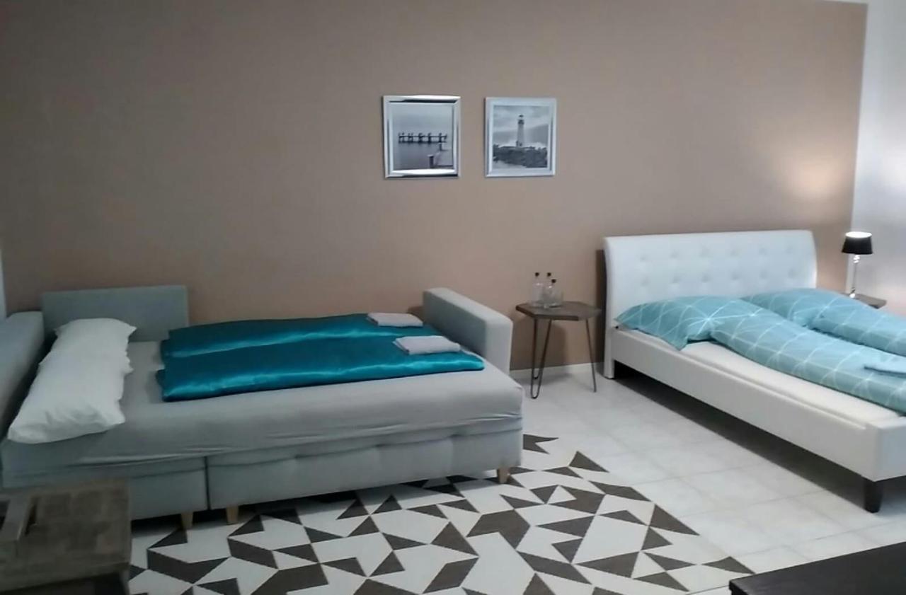 Slnecny Apartmanovy Dom Oslany Buitenkant foto