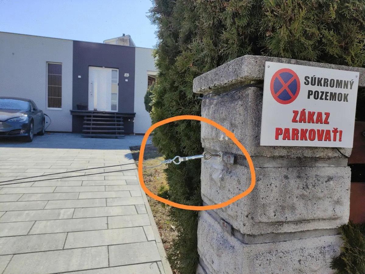 Slnecny Apartmanovy Dom Oslany Buitenkant foto